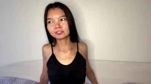 Snapshot of kaleighallah chatting on 07-17-26, 10:11 Sue online show from 07-17-26, 10:11