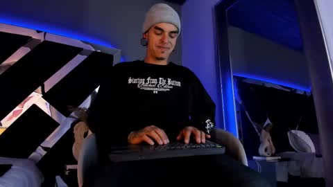 Kale online show from 02-25-25, 02:58