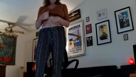 Tara Smith online show from 10-27-25, 03:49