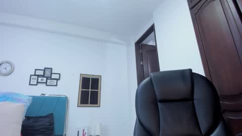 Kamilalopez online show from 10-04-25, 09:35