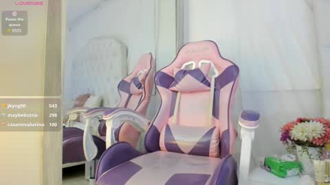 Snapshot of kamila_arias chatting on 12-17-24, 10:11 online show from 12-17-24, 10:11