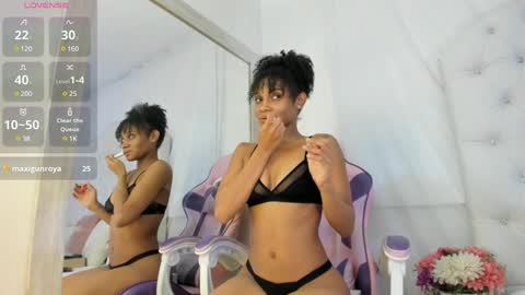 Snapshot of kamila_arias chatting on 12-19-24, 07:29 online show from 12-19-24, 07:29