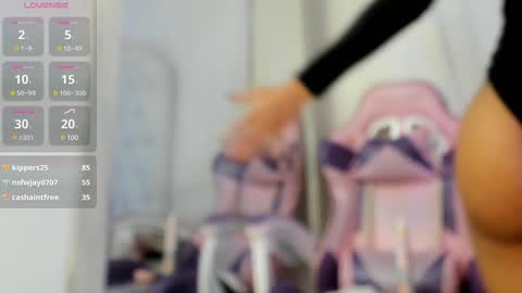 Snapshot of kamila_arias chatting on 01-27-25, 03:07 online show from 01-27-25, 03:07