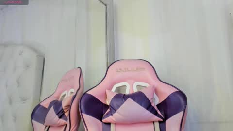 Snapshot of kamila_arias chatting on 02-17-25, 12:05 online show from 02-17-25, 12:05