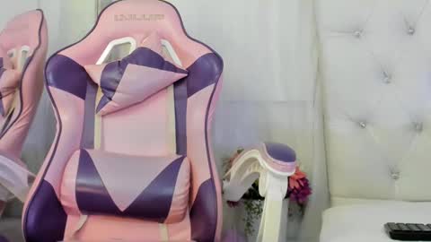 Snapshot of kamila_arias chatting on 02-19-25, 12:00 online show from 02-19-25, 12:00