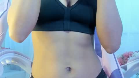 Snapshot of kamila_arias chatting on 03-08-25, 12:09 online show from 03-08-25, 12:09