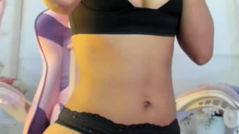 Snapshot of kamila_arias chatting on 03-11-25, 12:17 online show from 03-11-25, 12:17