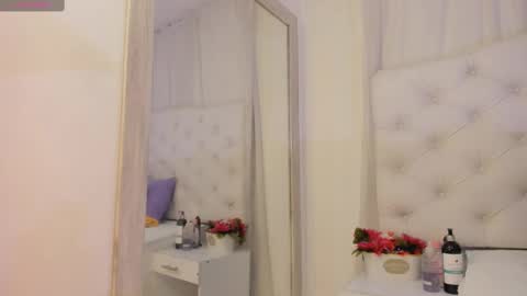 Snapshot of kamila_arias chatting on 09-10-25, 12:49 online show from 09-10-25, 12:49