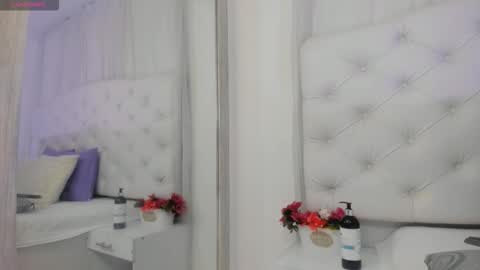 Snapshot of kamila_arias chatting on 10-02-25, 12:23 online show from 10-02-25, 12:23