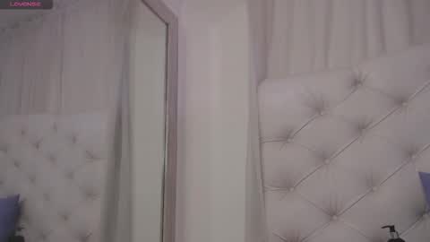 Snapshot of kamila_arias chatting on 10-17-25, 02:08 online show from 10-17-25, 02:08