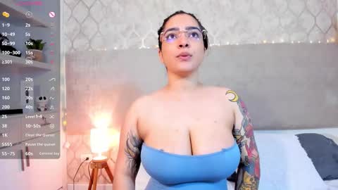 Kamila Betancourt online show from 10-15-25, 08:53