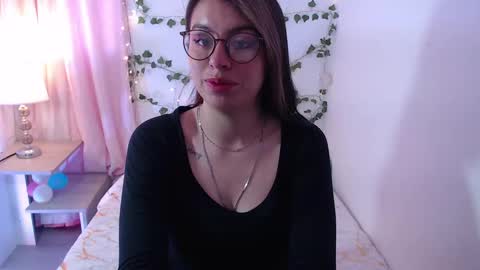 Snapshot of kamilew chatting on 09-21-25, 12:07 kamilew online show from 09-21-25, 12:07