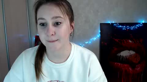 kamilla_love_ online show from 04-14-26, 12:00