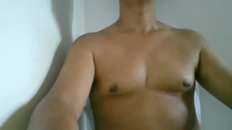 Snapshot of kamilo69_ chatting on 12-21-25, 09:55 Kamilo online show from 12-21-25, 09:55