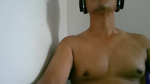 Snapshot of kamilo69_ chatting on 01-06-26, 06:00 Kamilo online show from 01-06-26, 06:00