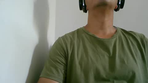 Snapshot of kamilo69_ chatting on 02-10-26, 03:27 Kamilo online show from 02-10-26, 03:27