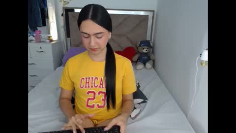 Snapshot of kammi_candy chatting on 05-21-26, 01:56 -- kammi -- online show from 05-21-26, 01:56