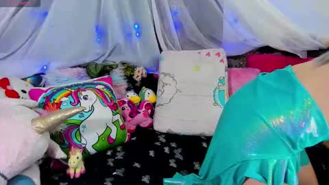 hello  Im Danni online show from 11-23-25, 12:49