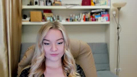 Kara. Off from 15th till 24th of December online show from 10-10-25, 10:09