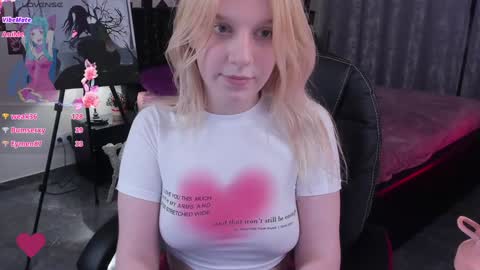 Snapshot of karambamoon chatting on 01-15-25, 12:30 Lera online show from 01-15-25, 12:30