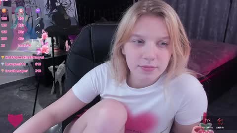 Snapshot of karambamoon chatting on 01-15-25, 06:43 Lera online show from 01-15-25, 06:43
