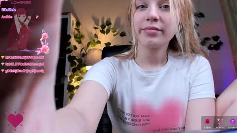 Snapshot of karambamoon chatting on 02-02-25, 03:32 Lera online show from 02-02-25, 03:32