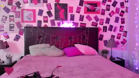 Snapshot of karambamoon chatting on 03-02-25, 01:04 Lera online show from 03-02-25, 01:04