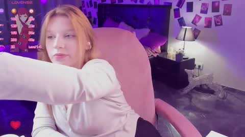 Snapshot of karambamoon chatting on 10-30-25, 08:53 Lera online show from 10-30-25, 08:53