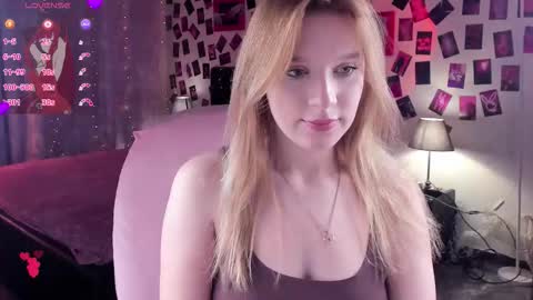 Snapshot of karambamoon chatting on 11-19-25, 08:42 Lera online show from 11-19-25, 08:42