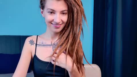 Snapshot of karatart chatting on 10-28-25, 08:33 Kara online show from 10-28-25, 08:33