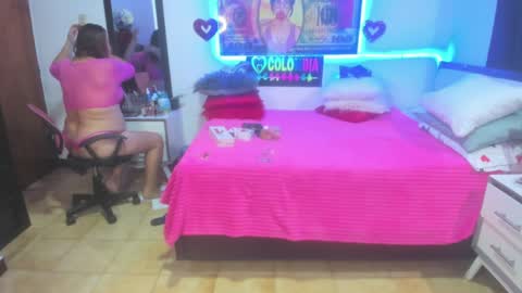 Snapshot of karen_milf_2 chatting on 01-05-25, 01:24 Karen online show from 01-05-25, 01:24