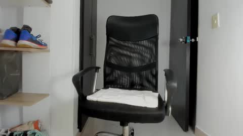 Snapshot of karimthompson chatting on 02-08-26, 09:45 Karim online show from 02-08-26, 09:45