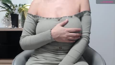 Snapshot of karin_lover chatting on 12-09-24, 06:12 You can call me K online show from 12-09-24, 06:12