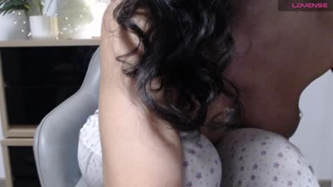 Snapshot of karin_lover chatting on 02-05-25, 09:15 You can call me K online show from 02-05-25, 09:15