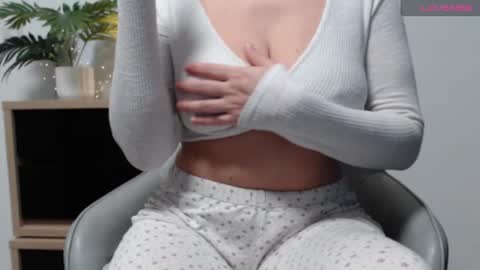 Snapshot of karin_lover chatting on 02-16-25, 08:33 You can call me K online show from 02-16-25, 08:33