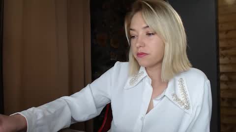 Snapshot of karina_fun chatting on 01-27-25, 03:37 karina online show from 01-27-25, 03:37