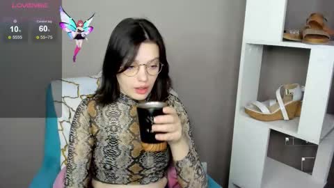 Snapshot of karina_kelly chatting on 11-17-25, 02:28 karina online show from 11-17-25, 02:28