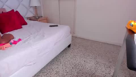 Snapshot of karina_mason chatting on 02-11-25, 04:11 Karina online show from 02-11-25, 04:11