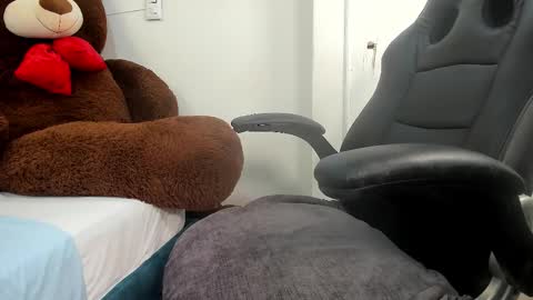 Snapshot of karina_mason chatting on 10-29-25, 12:18 Karina online show from 10-29-25, 12:18