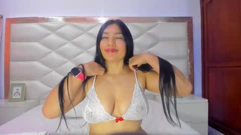 Snapshot of karinagomezxxx chatting on 09-24-25, 01:47 Karina Gomez online show from 09-24-25, 01:47