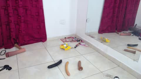 Snapshot of karinasimonz chatting on 02-28-25, 11:45 KarinaSimonz online show from 02-28-25, 11:45