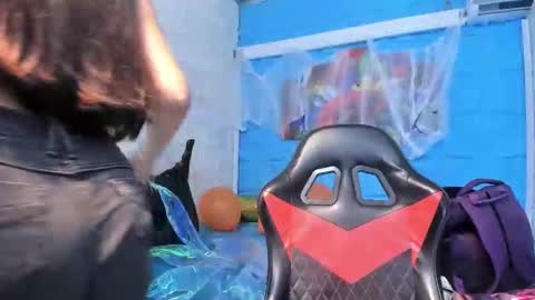 Snapshot of karinatompson chatting on 10-24-25, 09:33 karinatompson online show from 10-24-25, 09:33