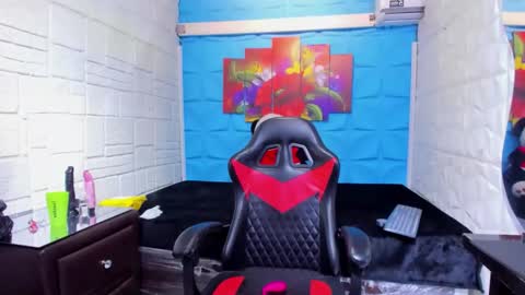 Snapshot of karinatompson chatting on 12-04-25, 05:10 karinatompson online show from 12-04-25, 05:10