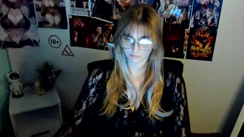 Snapshot of karla_flower chatting on 10-16-25, 12:06 Karla online show from 10-16-25, 12:06