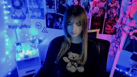 Snapshot of karla_flower chatting on 11-22-25, 01:32 Karla online show from 11-22-25, 01:32