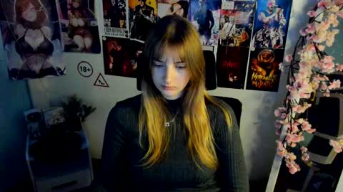 Snapshot of karla_flower chatting on 11-30-25, 07:01 Karla online show from 11-30-25, 07:01