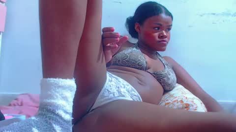 Snapshot of karla_latina_28 chatting on 09-17-25, 09:00 karla latina 28 online show from 09-17-25, 09:00