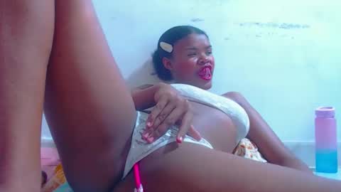 Snapshot of karla_latina_28 chatting on 09-18-25, 10:23 karla latina 28 online show from 09-18-25, 10:23