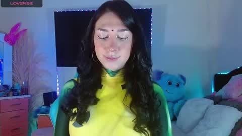 Snapshot of karla_zambrano chatting on 12-19-24, 10:10 karla online show from 12-19-24, 10:10