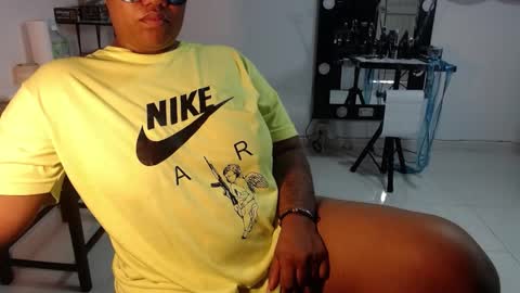 karlaluann online show from 10-12-25, 01:43